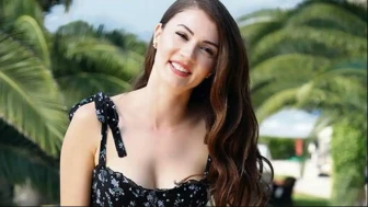 Burcu Özberk'in Derin Sırt Dekolteli Paylaşımı Sosyal Medyada Gündem Yarattı!